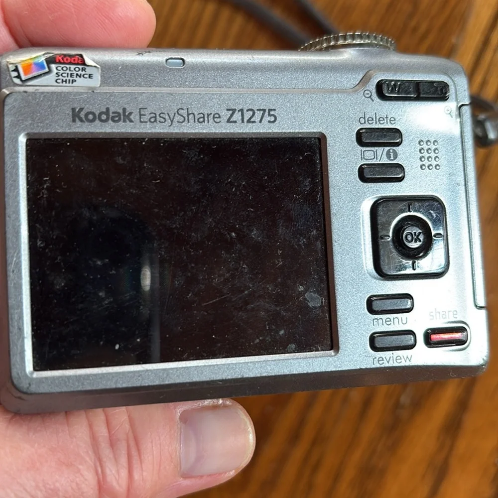 Kodak EasyShare Z1275 camera digital HD 5X optical zoom prop only flash works